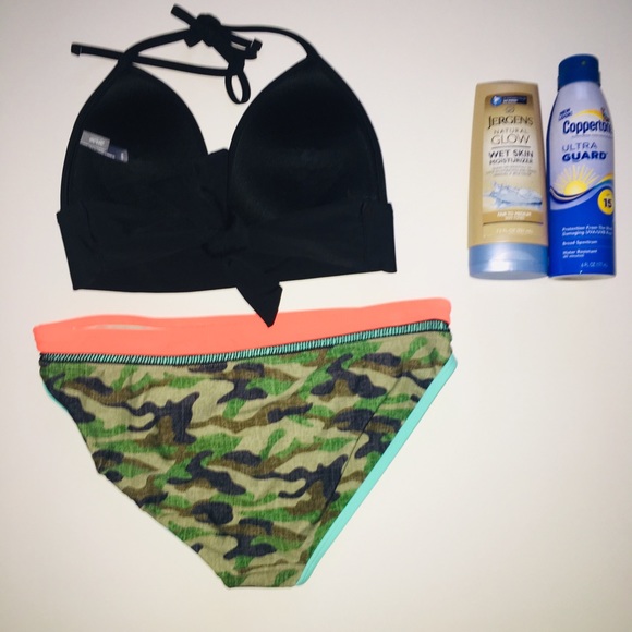 Bikini top and bottom - Picture 3 of 4